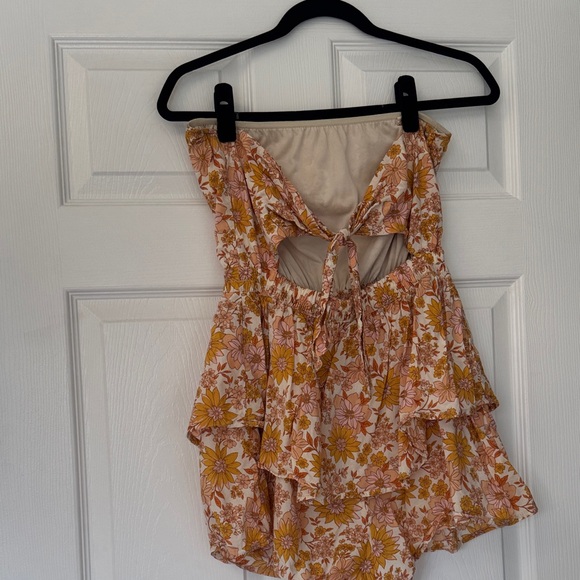 Floral Strapless Romper - Picture 6 of 9